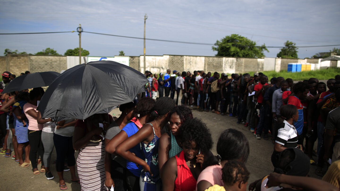 Vigilia en Tapachula Migrantes centroamericanos lamentan la muerte de sus compañeros y buscan una ruta segura hacia Estados Unidos |