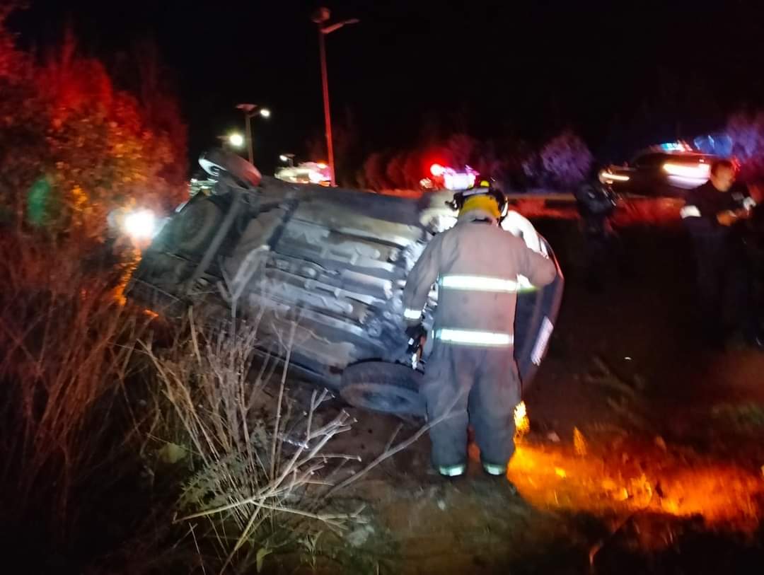 Volcadura en la carretera federal 45: un accidente causado por velocidad inmoderada