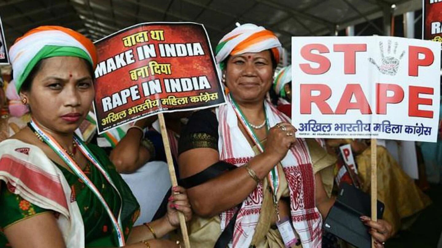 40 hombres violan a una mujer en La India