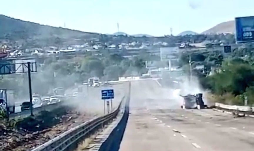 Se vuelca pipa de gas en la autopista México-Querétaro