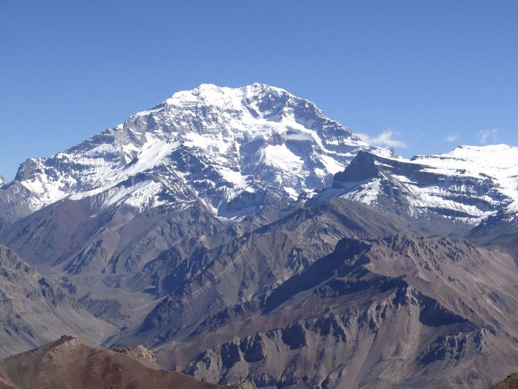 Acusan a minera AngloAmerican de hacer “publicidad engañosa” con el monte Aconcagua en El Mercurio