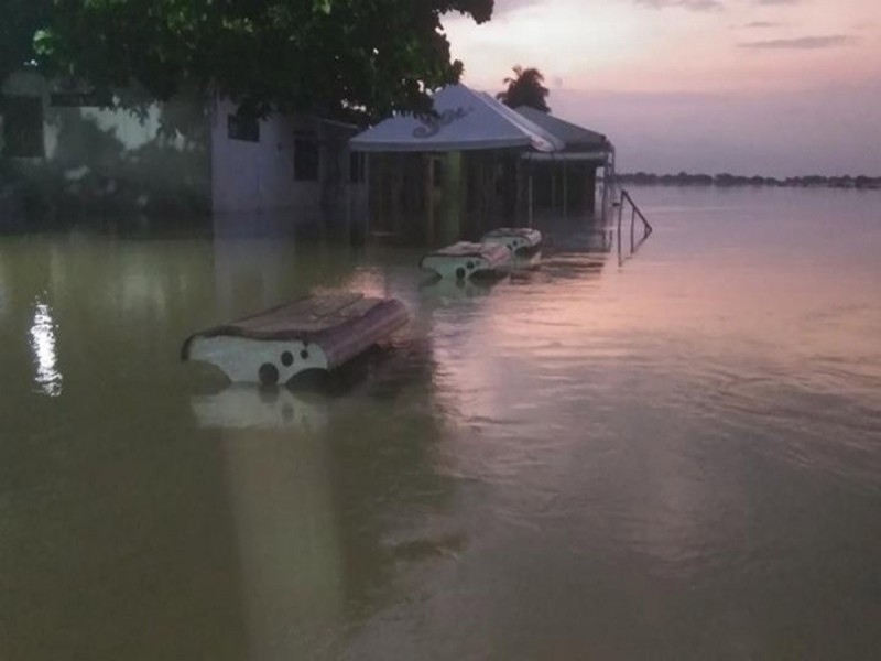 Alcanza río Papaloapan escala crítica, Tlacotalpan comienza a inundarse