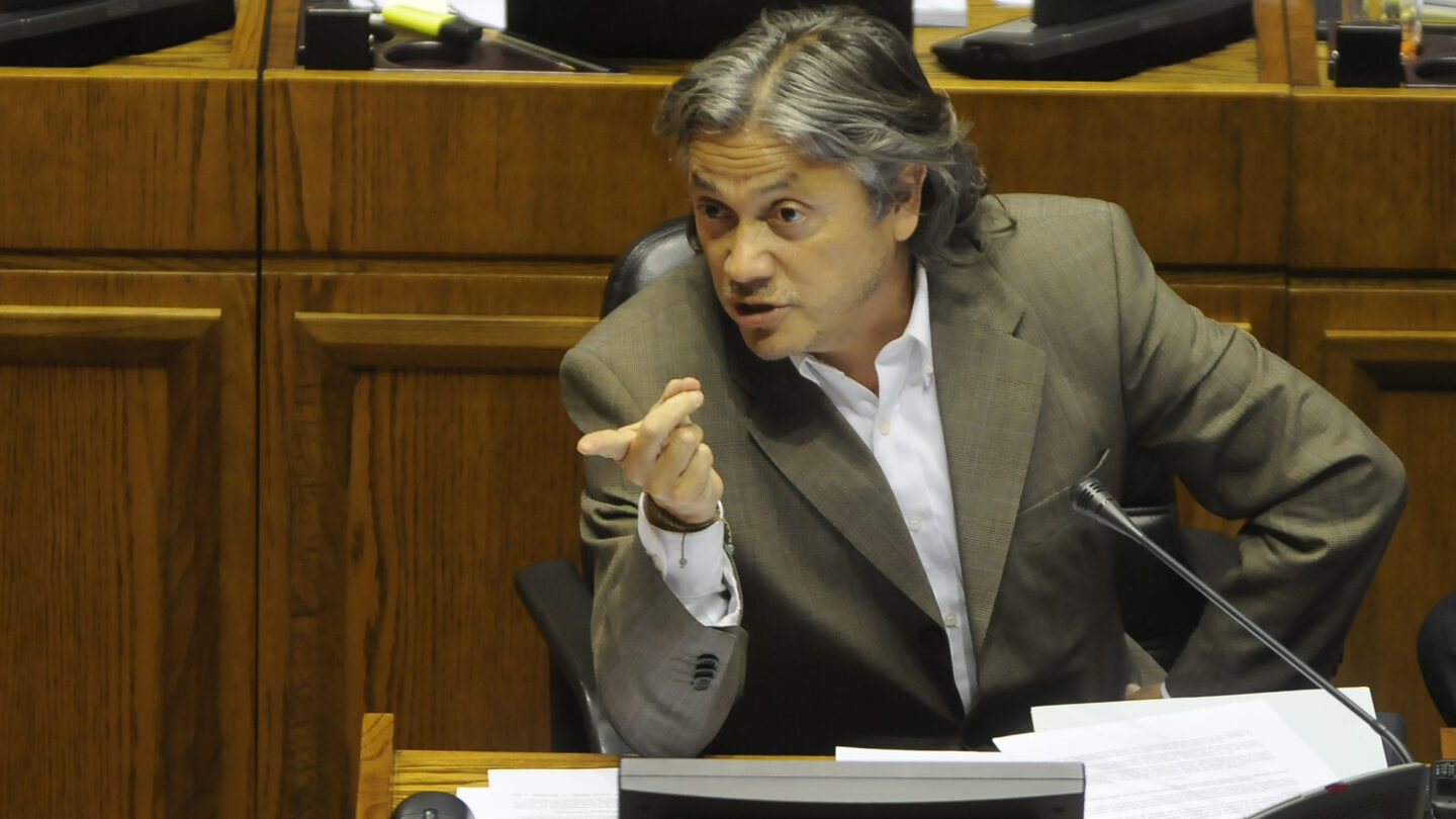 Alejandro Navarro Senado chileno debe supervisar adquisición de armas para evitar actos de corrupción |