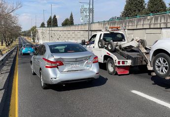 ¡Alerta! Carambola de al menos 10 automóviles afecta circulación en Paseo Tollocan