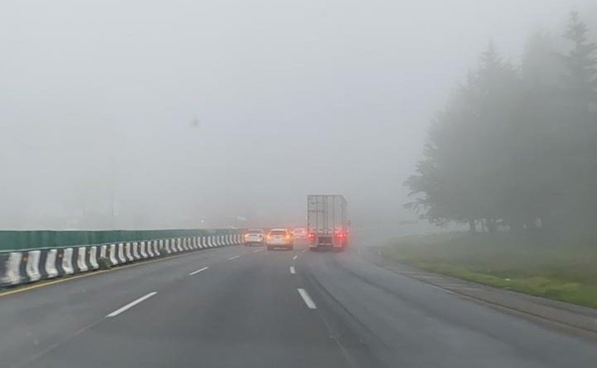 Amanece con bancos de niebla en sierras que rodean al Valle de México