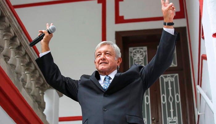 AMLO revive esquema de salud de Salinas