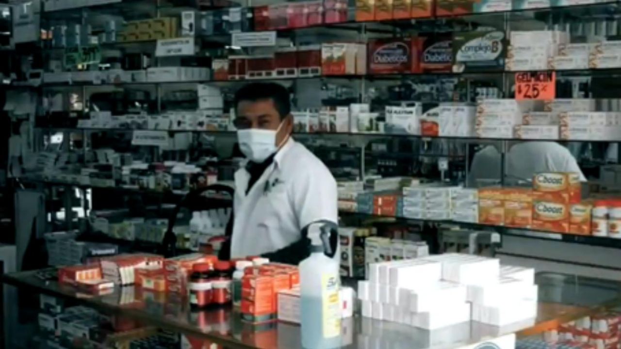 Anaqueles de farmacias se vacían más cada día; medicamentos en desabasto