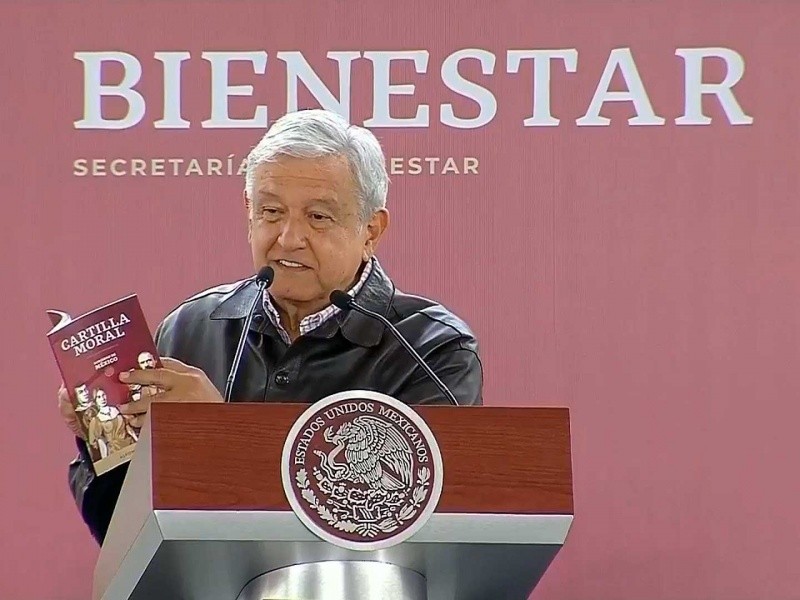 Ante corrupción, López Obrador presenta ‘Cartilla Moral’