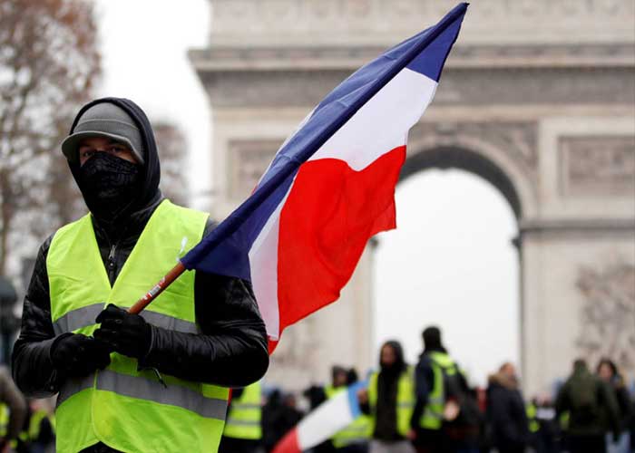 Arrestan a 220 en Francia durante protestas de 'chalecos amarillos'