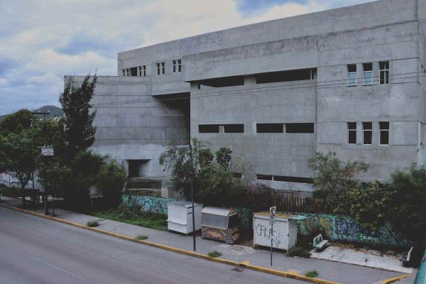 Así luce hospital oncológico abandonado e inconcluso en Ecatepec