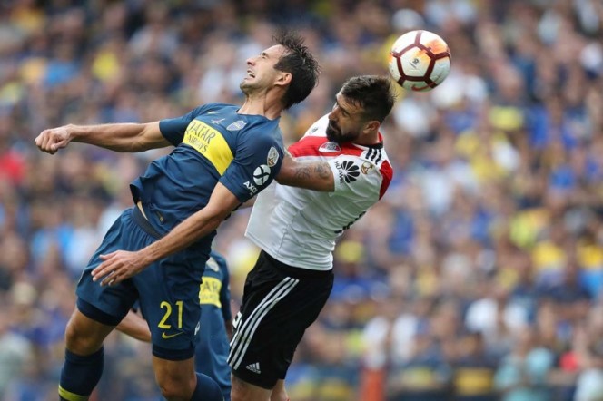 Autogol deja en el aire título entre Boca y River