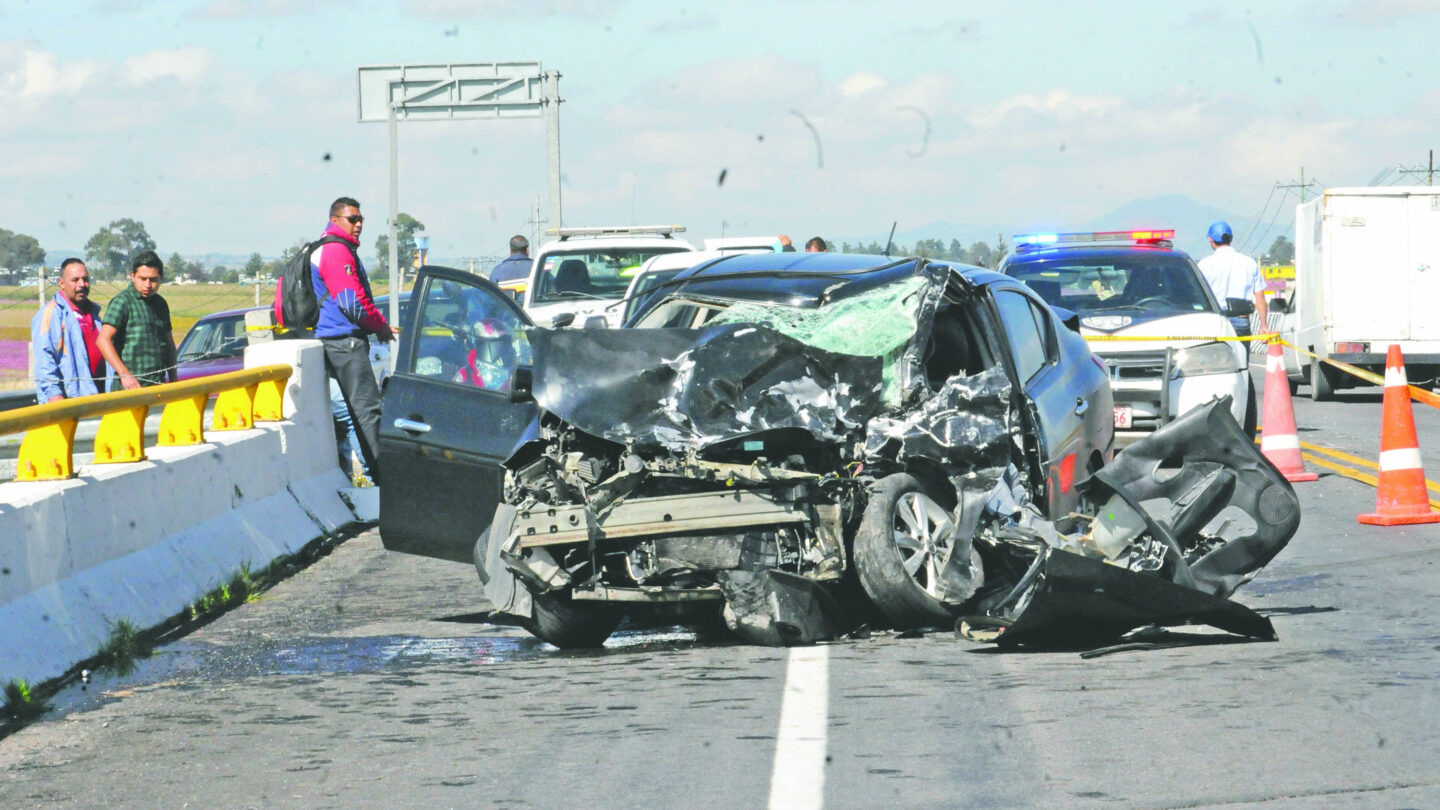 Automovilista fallece tras impactarse con autobús en la Toluca Valle de Bravo |
