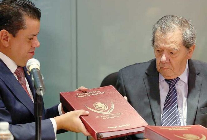 Bajará 42% el ingreso de senadores: Martí Batres