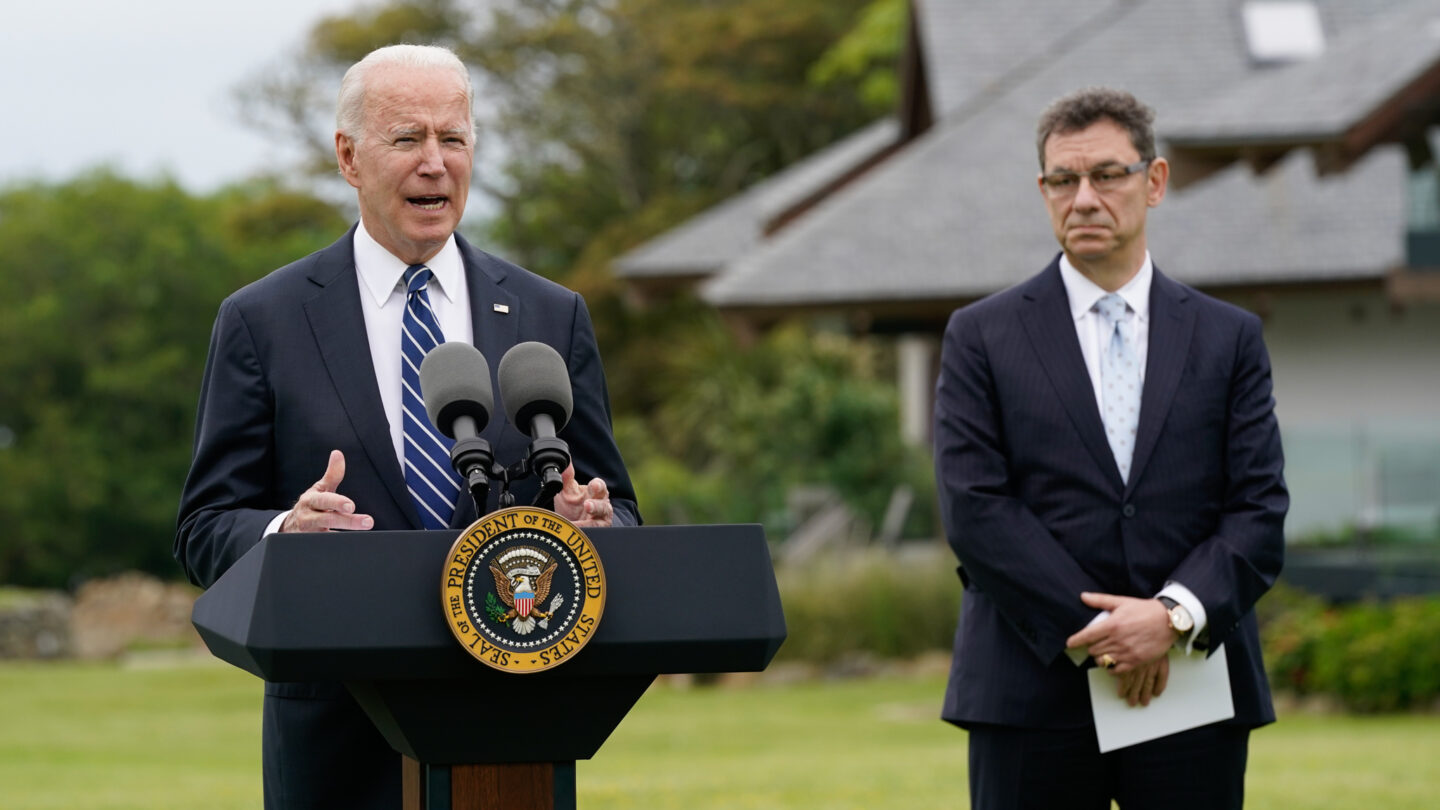 Biden anuncia la compra de 200 millones de dosis más de vacunas COVID 19 |