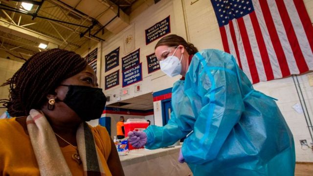 Buscarán que se aplique vacuna contra Covid a paisanos en Estados Unidos