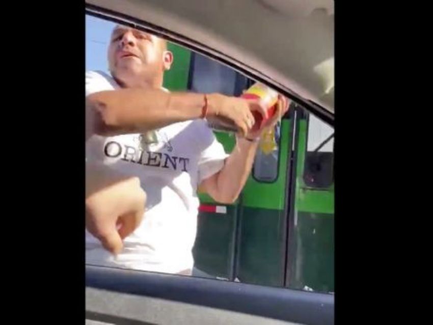 Chofer agredió a un joven que le pidió no tirar basura