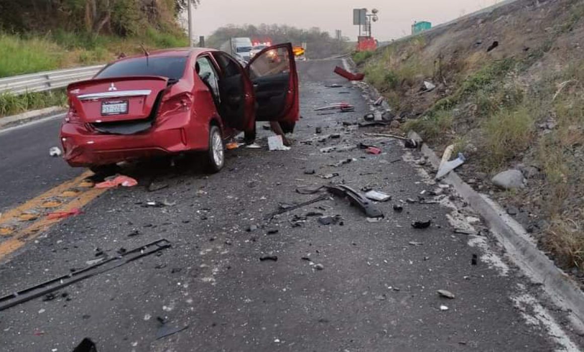 Choque deja 6 heridos en la Autopista Siglo XXI