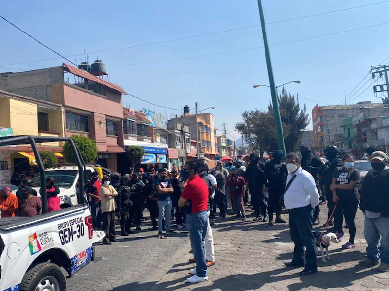 Con Guardia Nacional desalojan tianguis de juguetes en Nezahualcóyotl