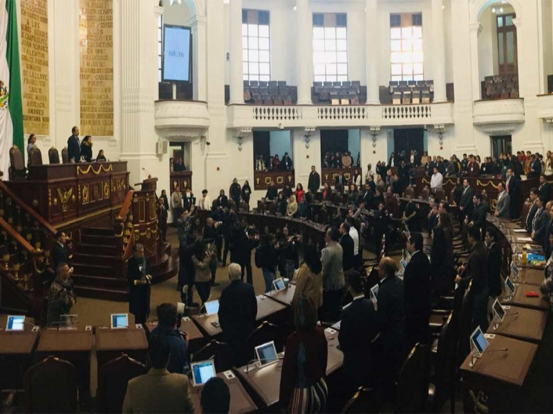 Congreso de CDMX guarda minuto de silencio por tragedia en Puebla