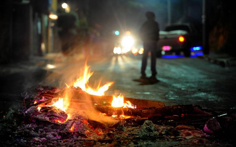 Contaminación por quema de cohetes y fogatas agravaría salud de enfermos por COVID-19: CAMe