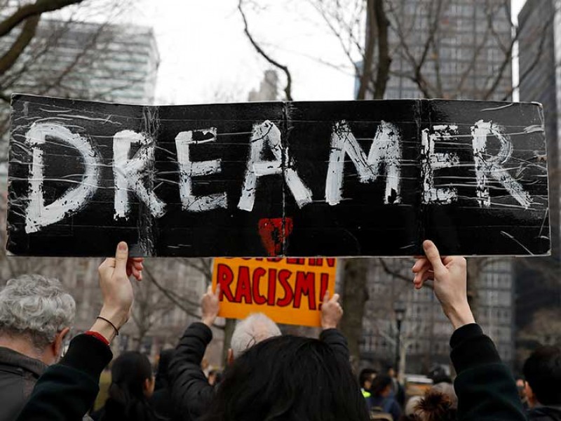 Corte Suprema de EU rechaza intervenir en disputa por 'dreamers'