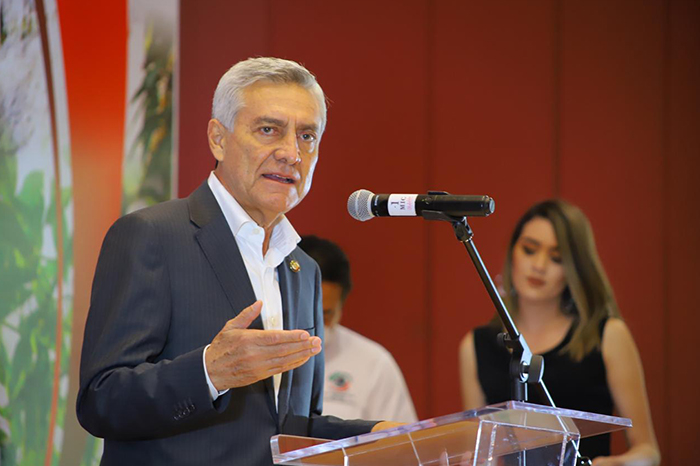 Cristóbal Arias, precandidato de Fuerza por México, pide licencia al Senado