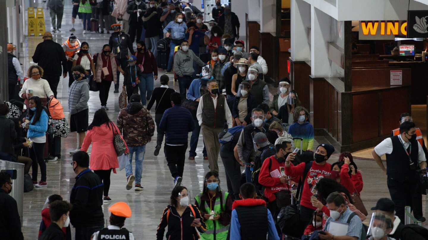 Detienen a vendedores de pruebas con resultados negativos de COVID en Aeropuerto de Cancún |