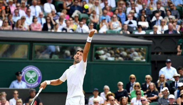 Djokovic avanza, a la espera a Federer