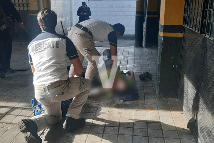 Ejecutan a un hombre en la Central de Abastos de Canindo; una mujer sufrió un rozón por bala perdida