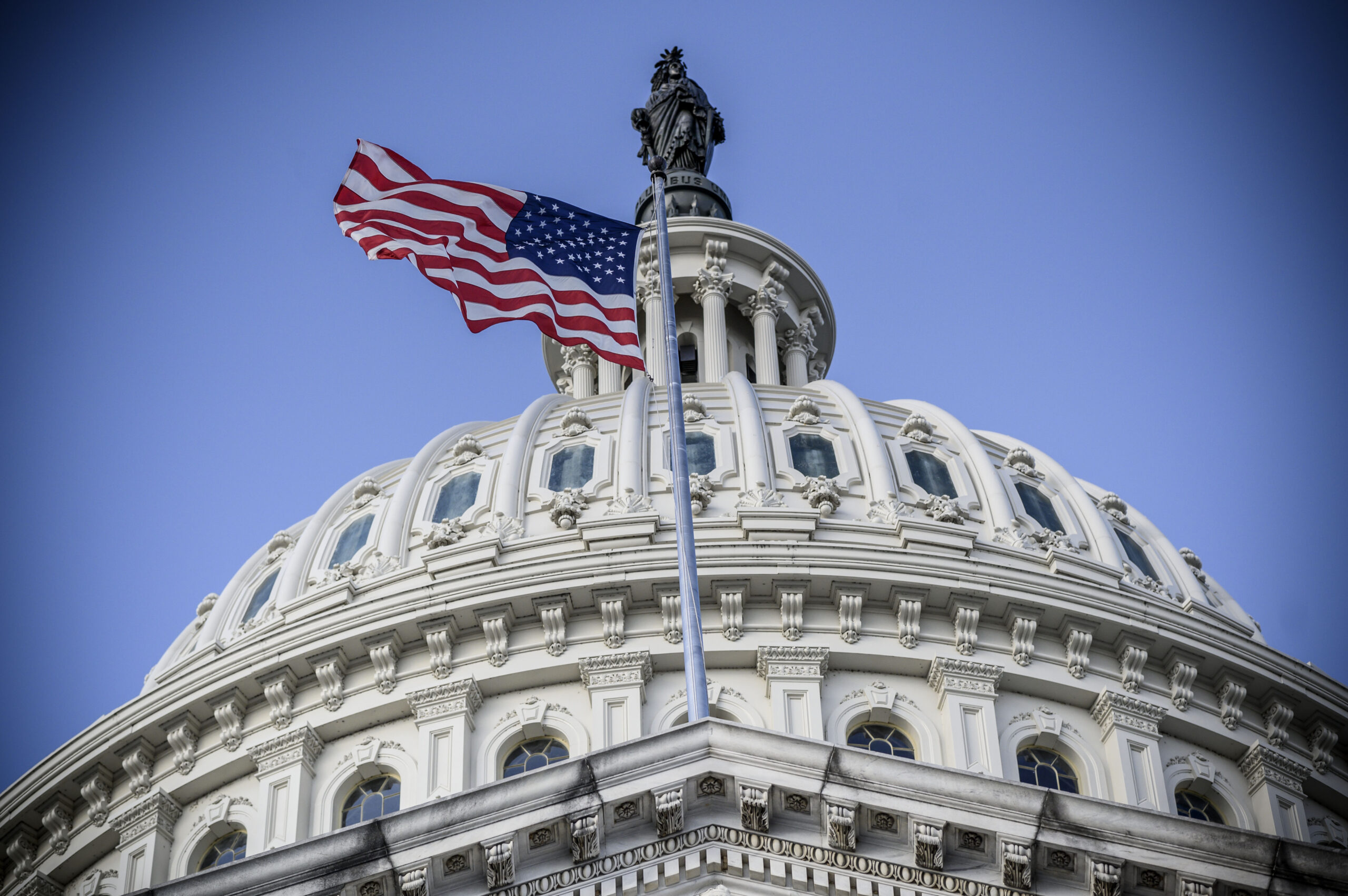 El Congreso de EEUU elimina veto de Trump a presupuesto de Defensa