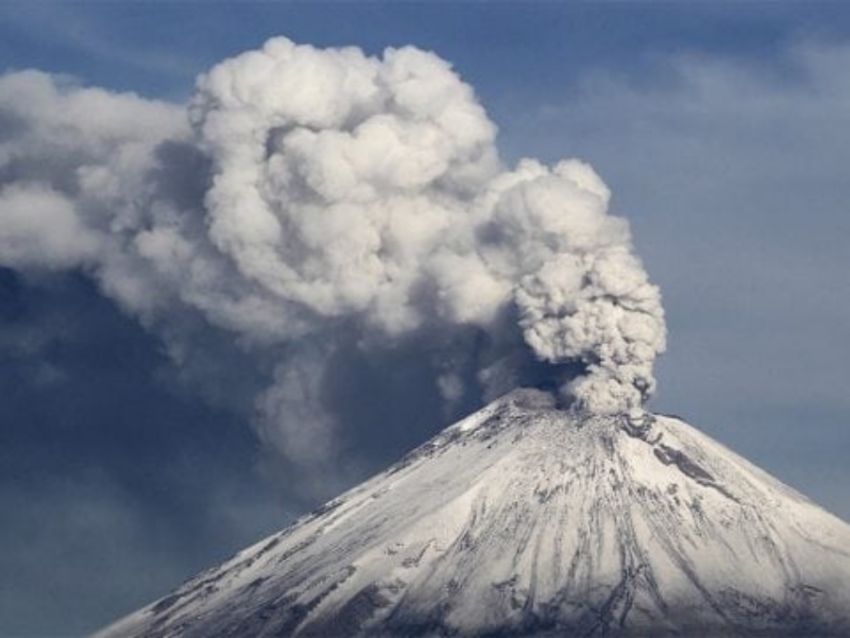 El Popocatépetl inicia con actividad volcánica en 2021