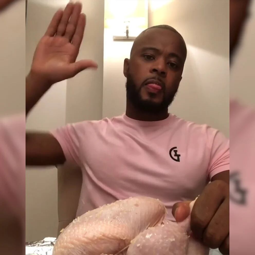 El video provocador de Patrice Evra con un pollo crudo