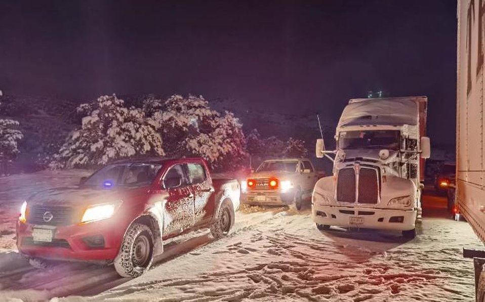 En Chihuahua, la nieve provoca accidentes viales; una familia murió en un choque