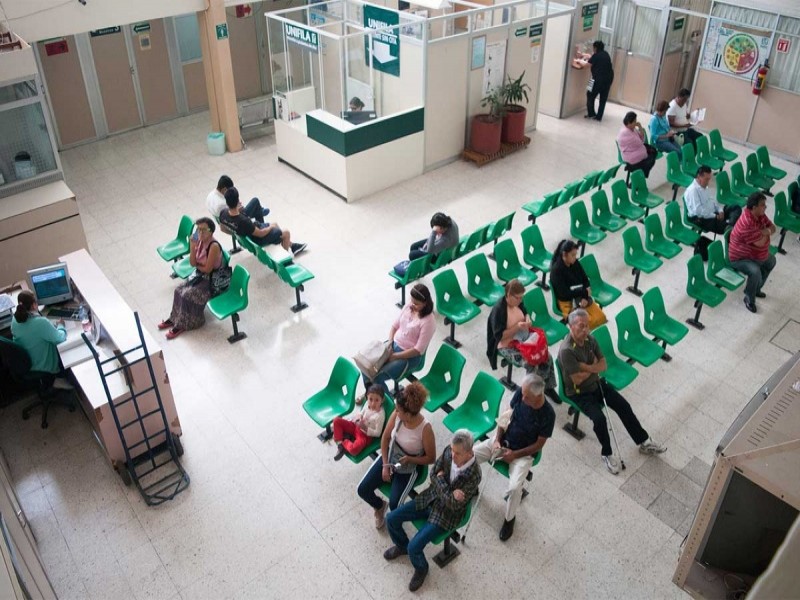 En el IMSS reimplantan brazo a un niño que lo metió a la lavadora