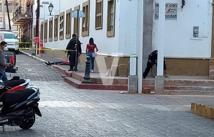 En las narices de la autoridad: 2 hombres y una mujer son asesinados en el centro de Cotija