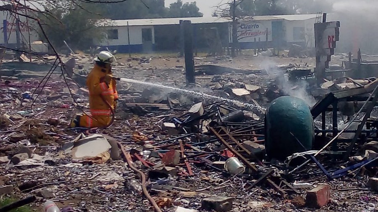 Estalla Polvorín en Tultepec, hay un muerto