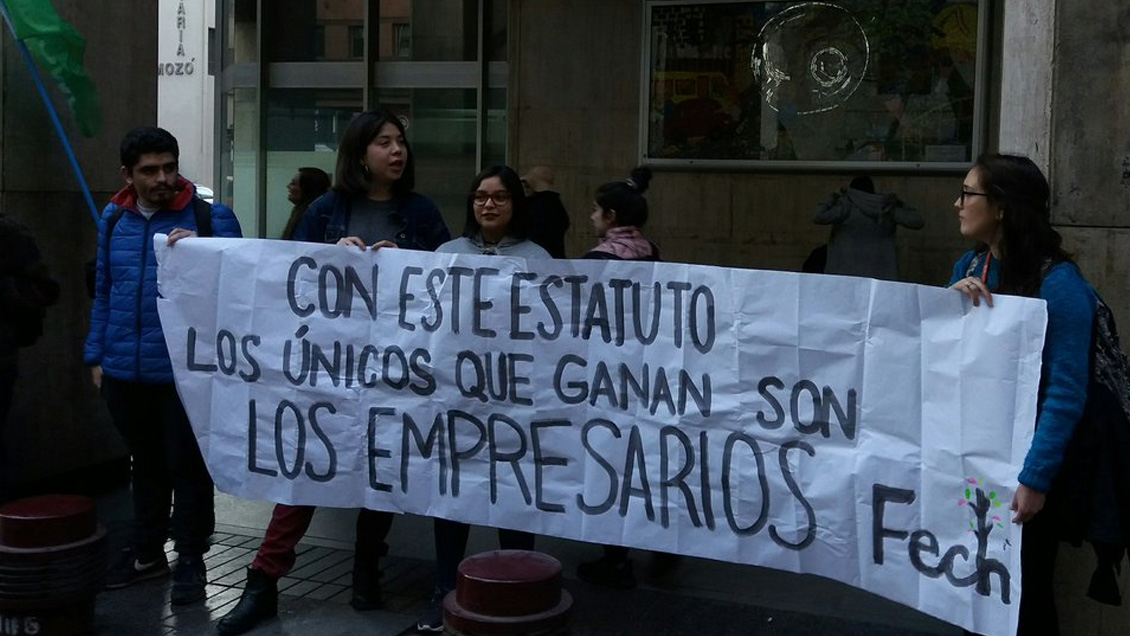 Estudiantes agrupados en la Confech convocan a una marcha contra el Estatuto Laboral Juvenil de Piñera