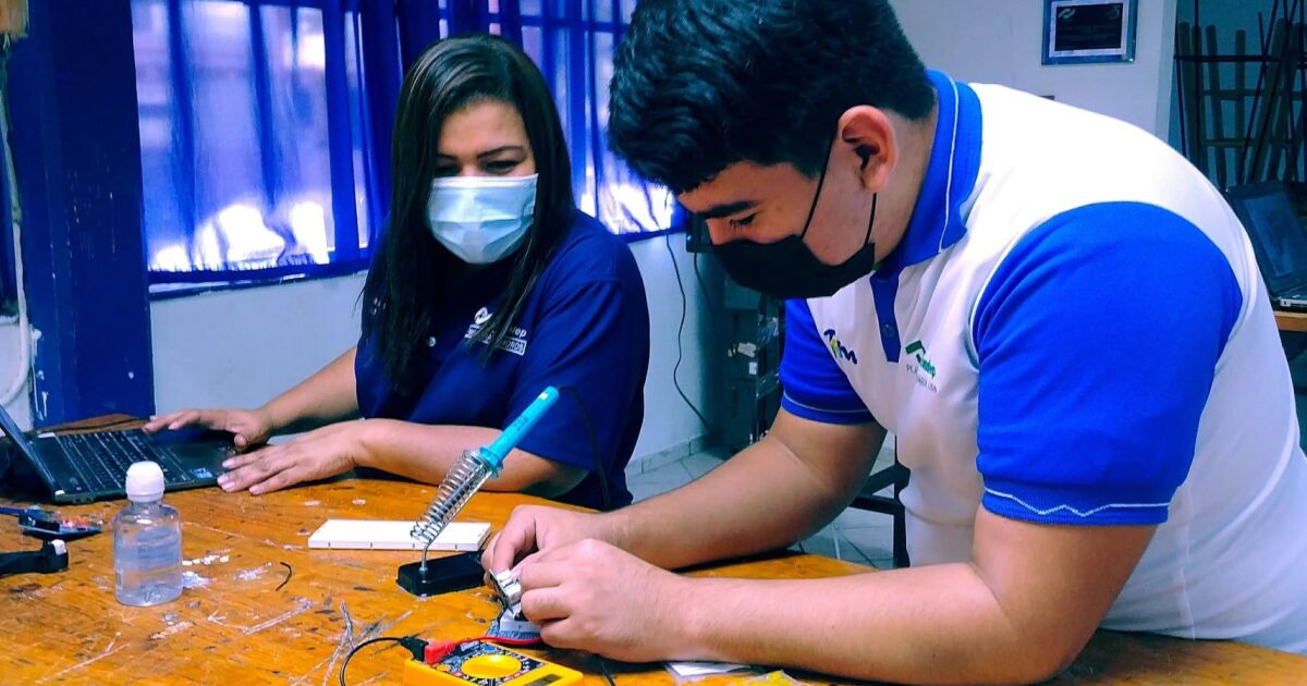 Estudiantes del Conalep ganan segundo lugar en concurso de Samsung