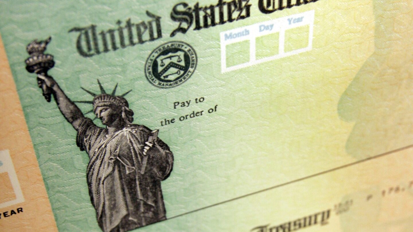 Estudio revela quiénes merecen un tercer cheque de 400 |