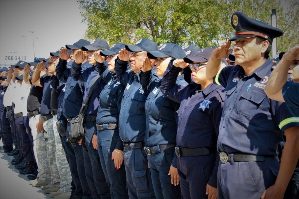 Familiares de policías fallecidos advierten cierre de vías principales en Naucalpan