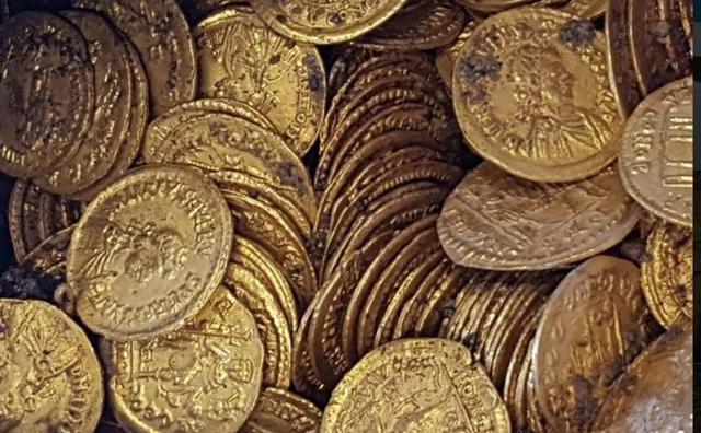 (Fotos) Encuentran 300 monedas de oro que datan de la época del Imperio Romano