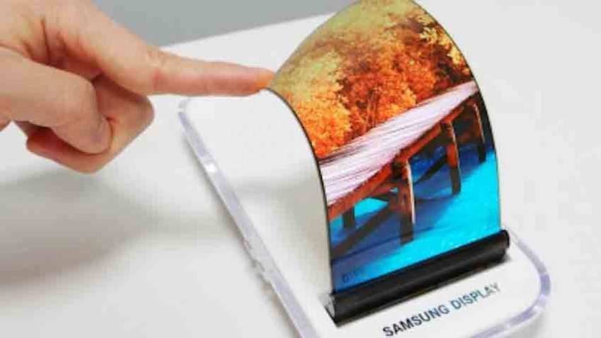 FOTOS: Samsung presenta un revolucionario móvil con una pantalla plegable e irrompible