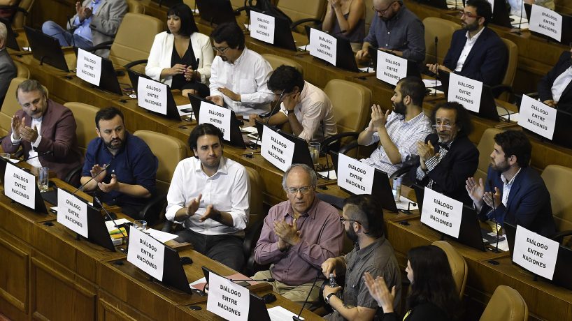 Frente Amplio: Andrés Chadwick debería renunciar “porque le ha mentido al país”