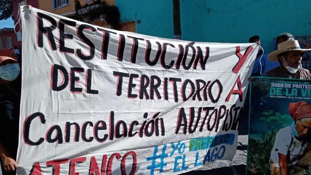 Frente de Pueblos en Defensa de la Tierra protesta en visita de AMLO a Texcoco