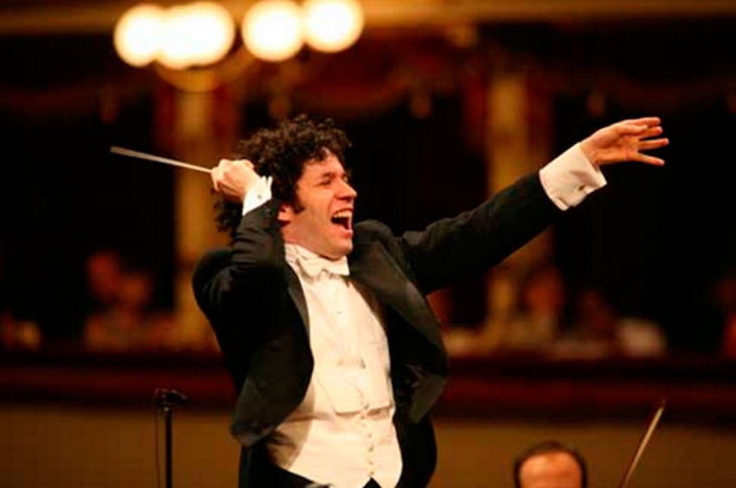 Gustavo Dudamel es galardonado por su devoción a la educación musical