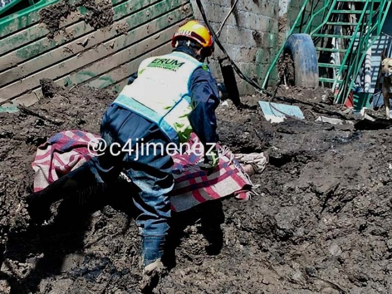 Hallan cuerpo de mujer sepultado por deslave en Cuajimalpa