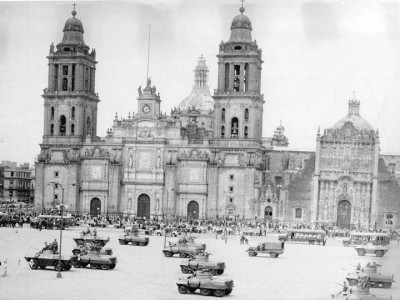 Histórico 1968- Expulsan, otra vez, a estudiantes del Zócalo