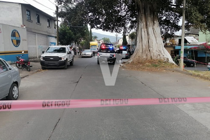 Hombre acude a una barbería y ahí le cortan la vida a balazos