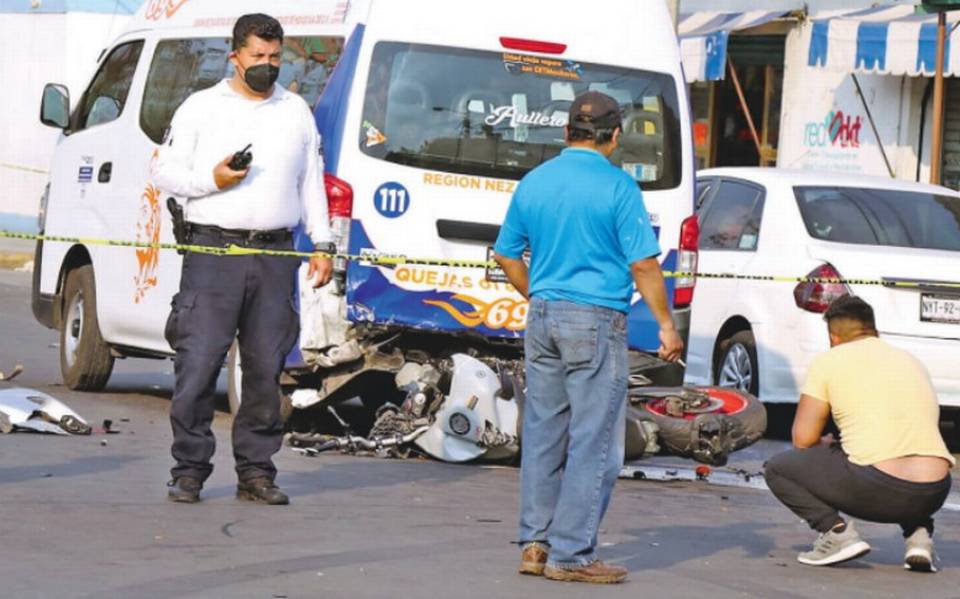 Hombre pierde la vida embestido por un tractocamión en Nezahualcóyotl