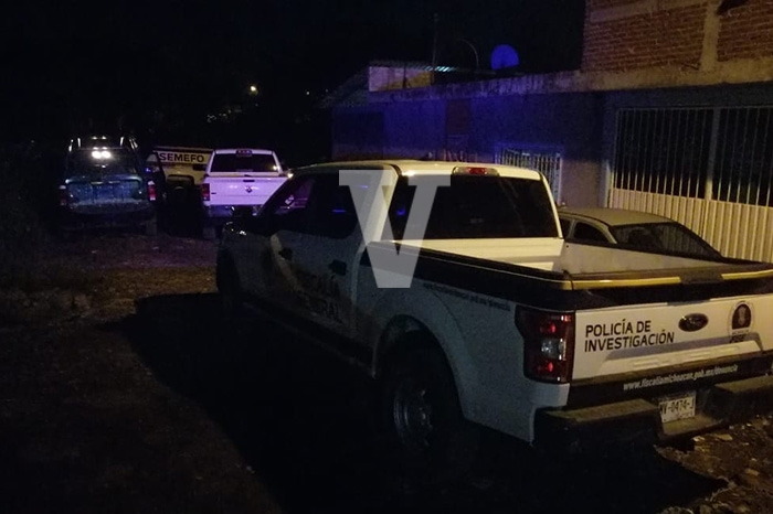 Hombres armados irrumpen en vivienda y ejecutan a dos hombres, en Uruapan